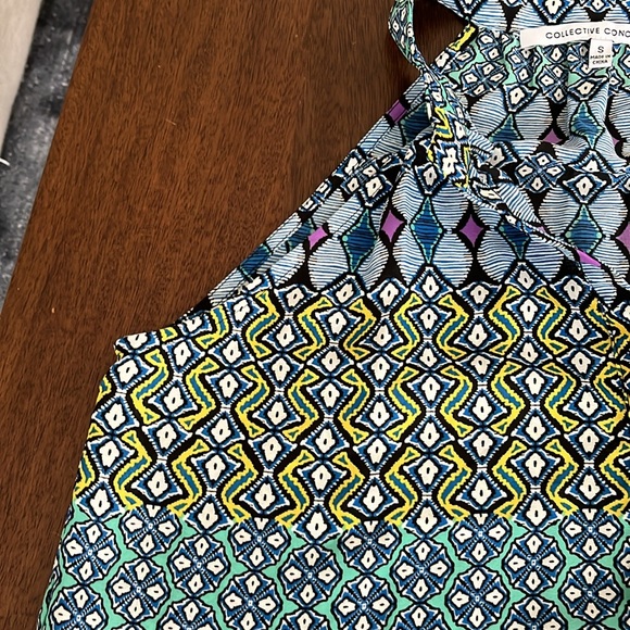Collective Concepts Geometric Halter Tank from Stitch Fix Blue size S - Picture 4 of 4